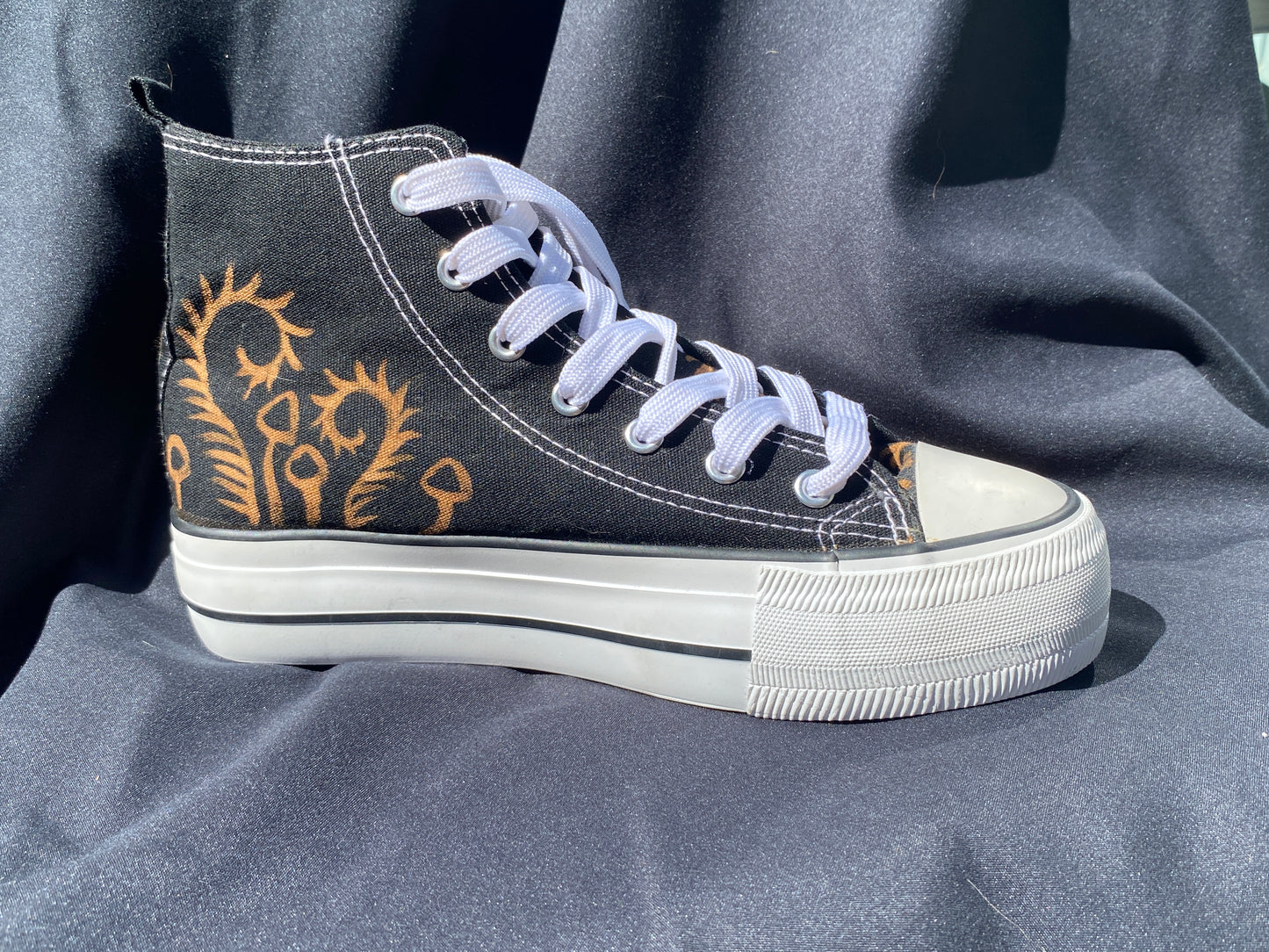 Bleached nature print canvas shoes