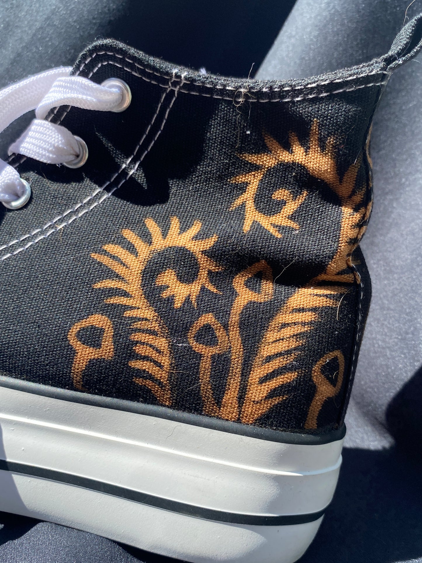 Bleached nature print canvas shoes