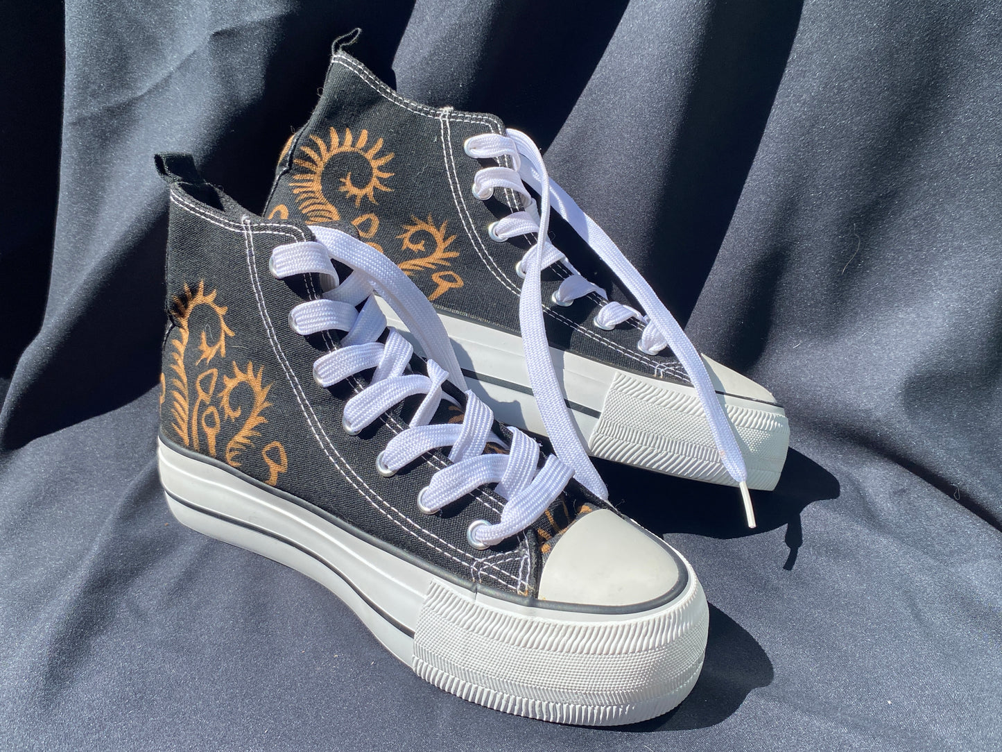 Bleached nature print canvas shoes