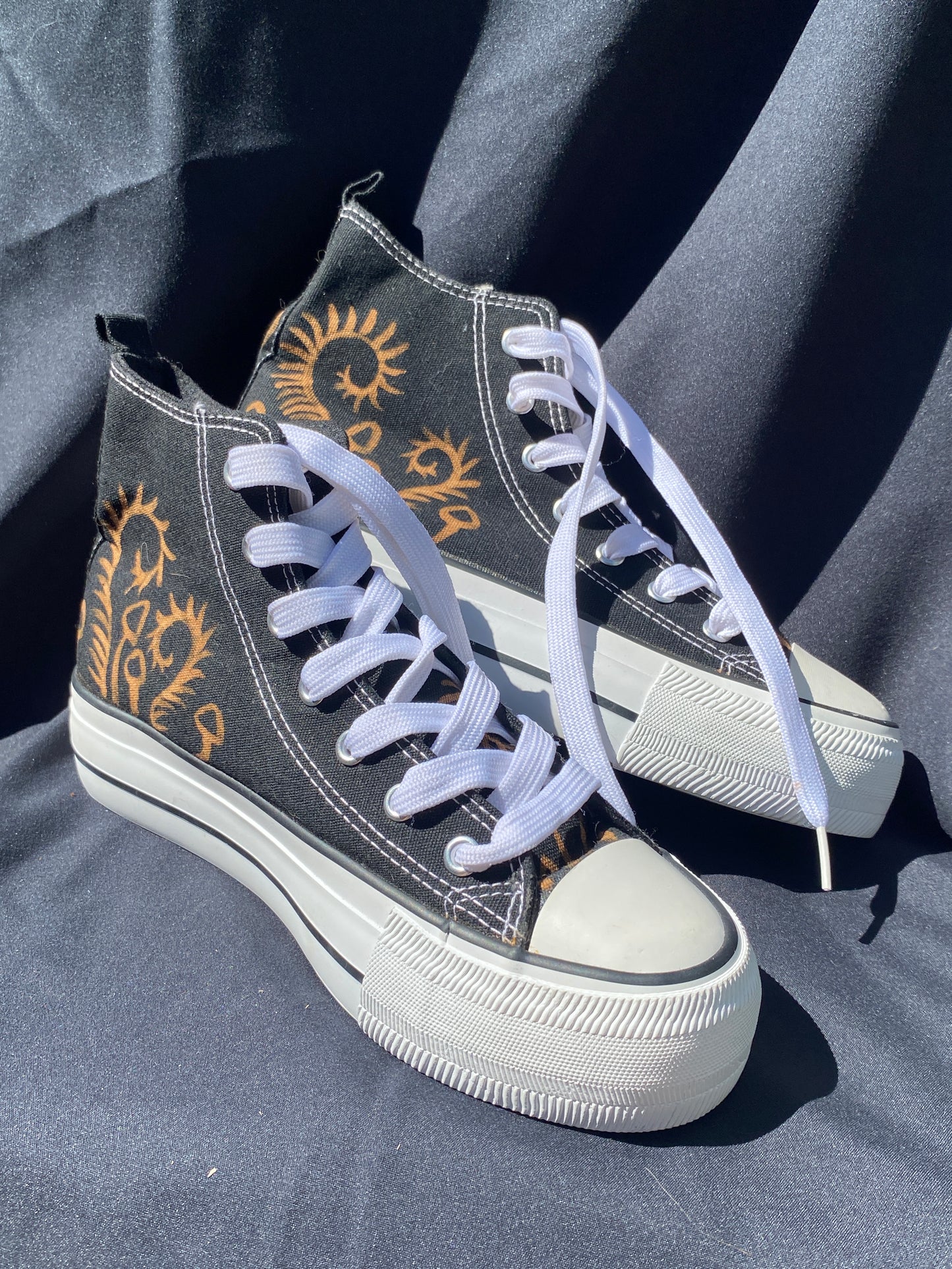 Bleached nature print canvas shoes