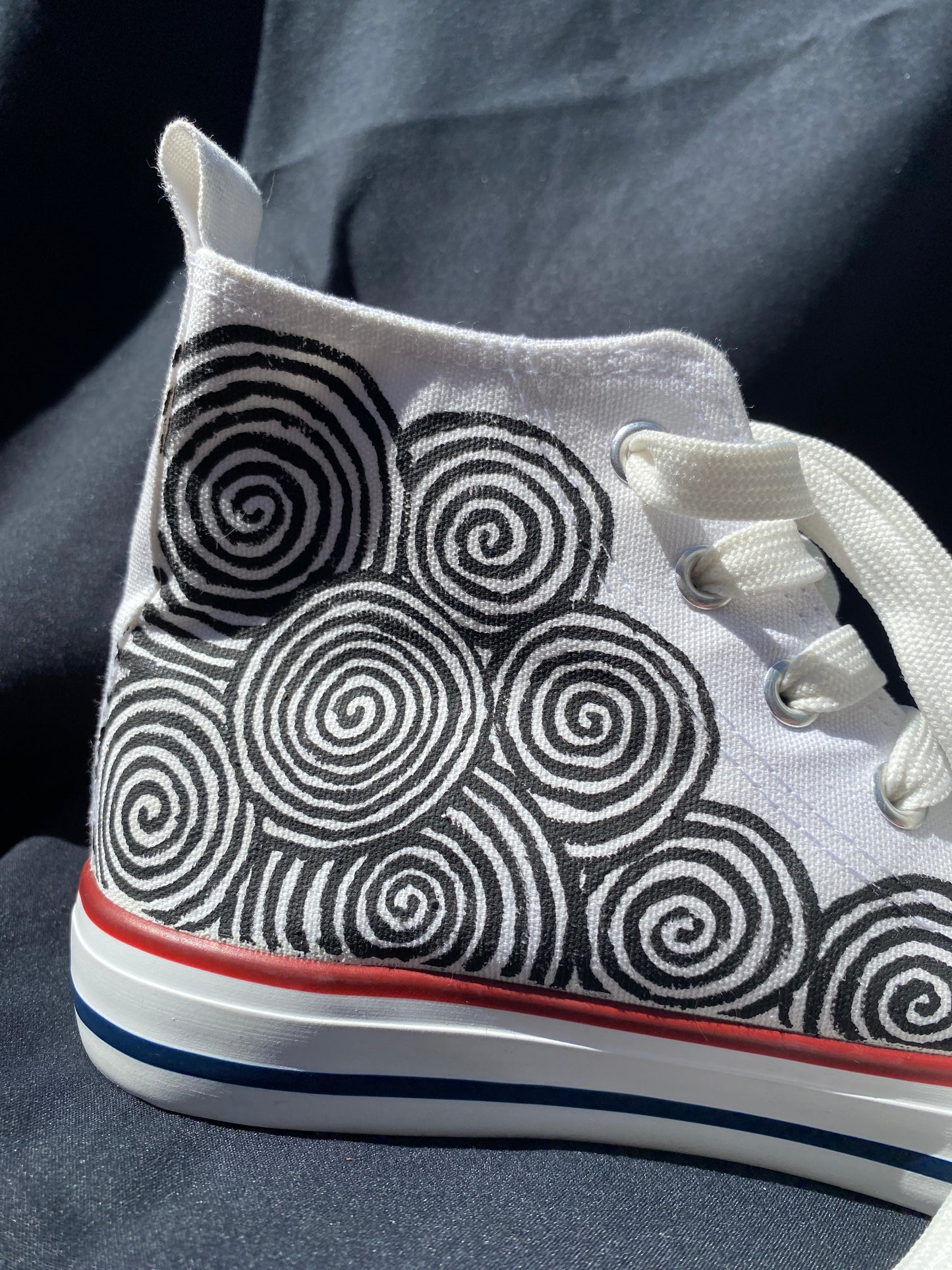 Spiral design canvas shoes