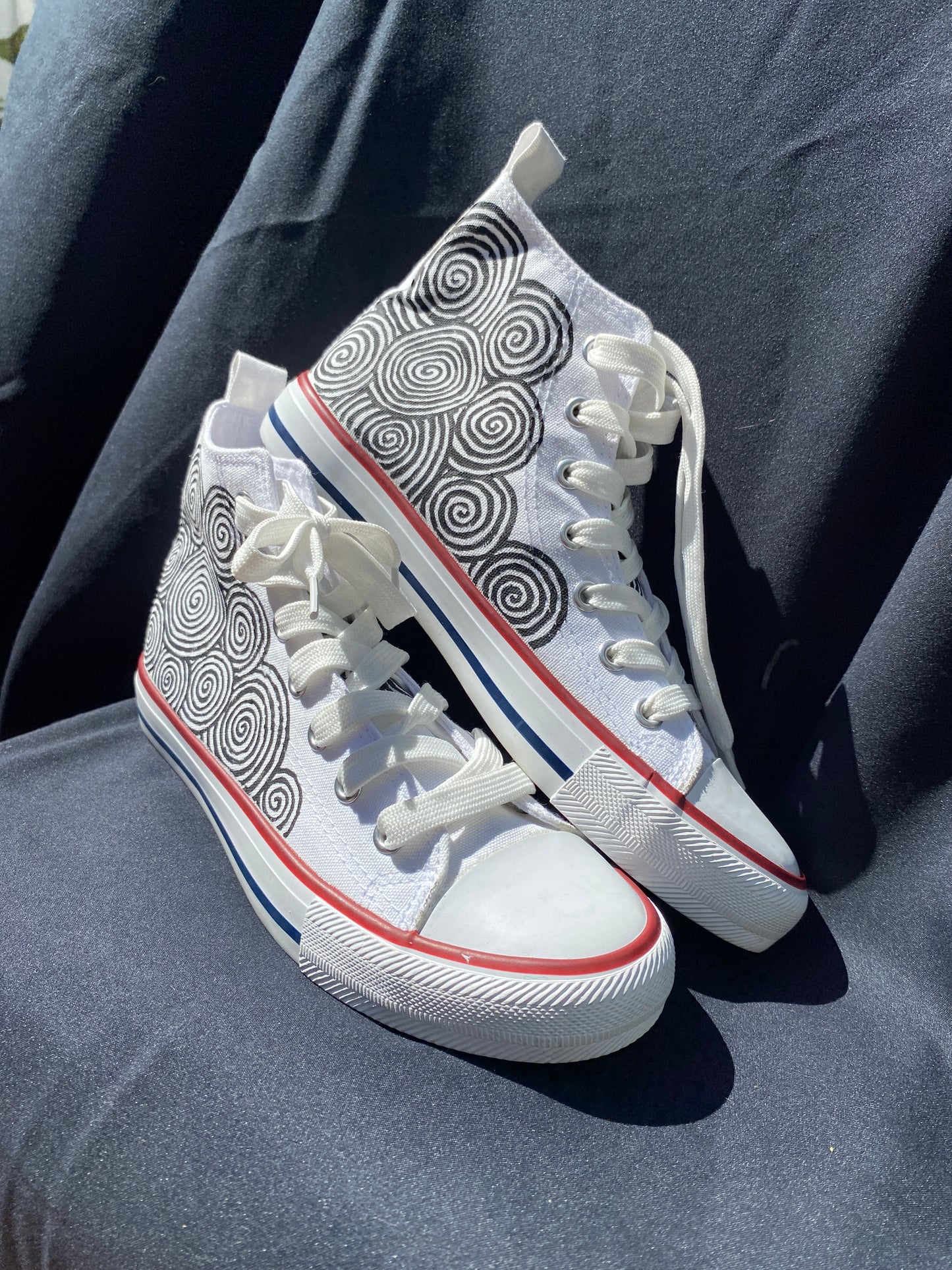 Spiral design canvas shoes